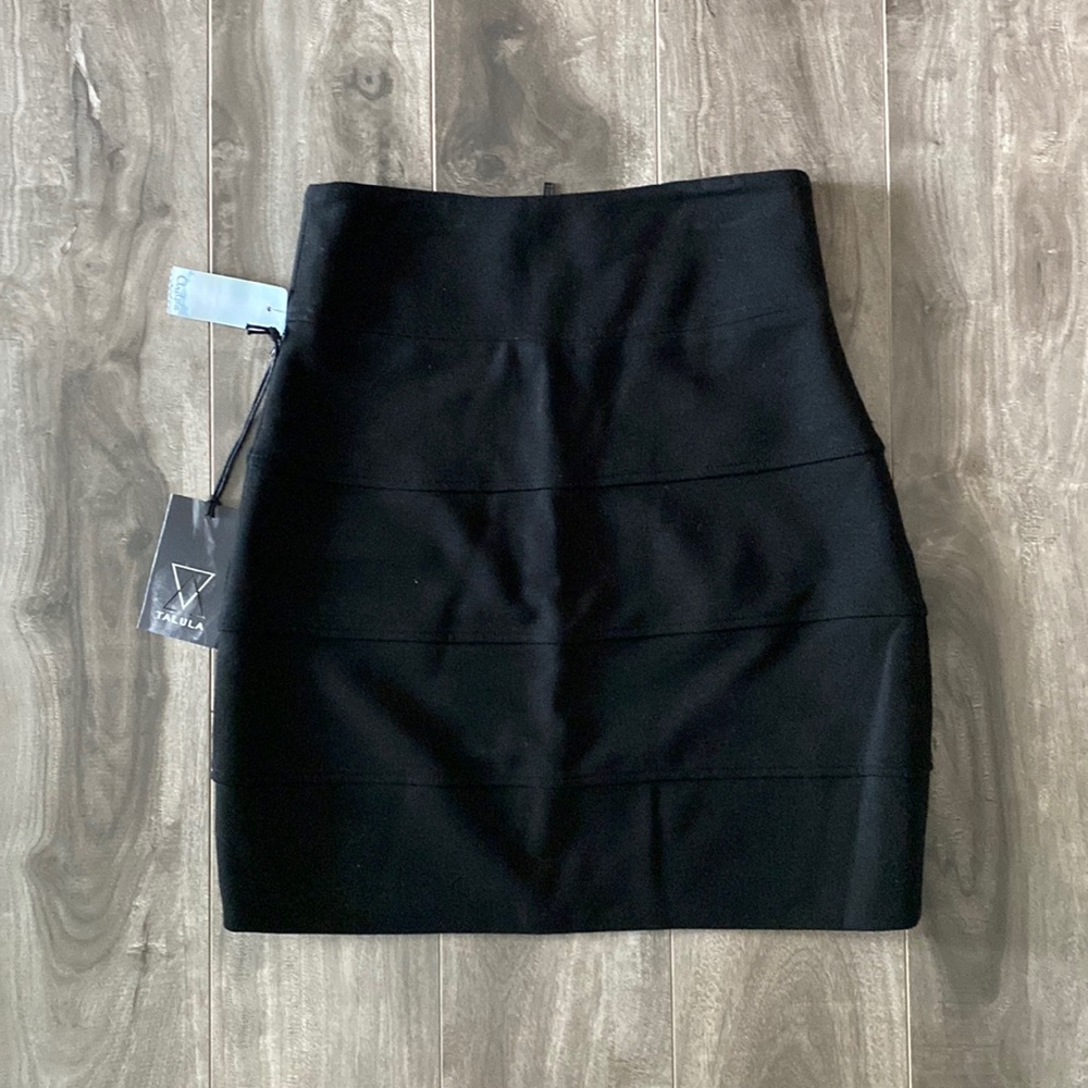 Women’s Aritzia pencil skirt - black